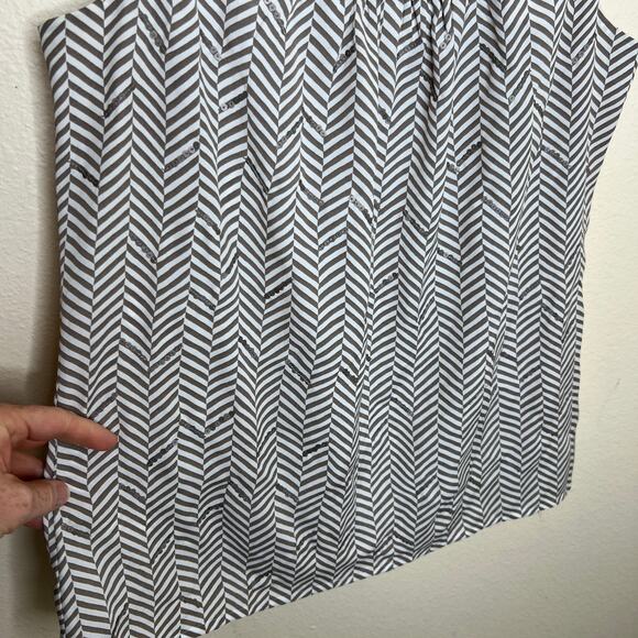 Loft Sleeveless Beige Chevron Print Sequin Accent Blouse Medium Petite - Picture 3 of 8